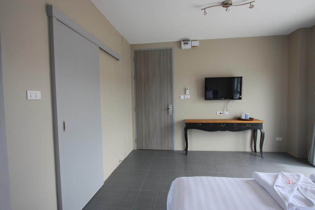 Hub Hua Hin 57 Hotel Exterior photo